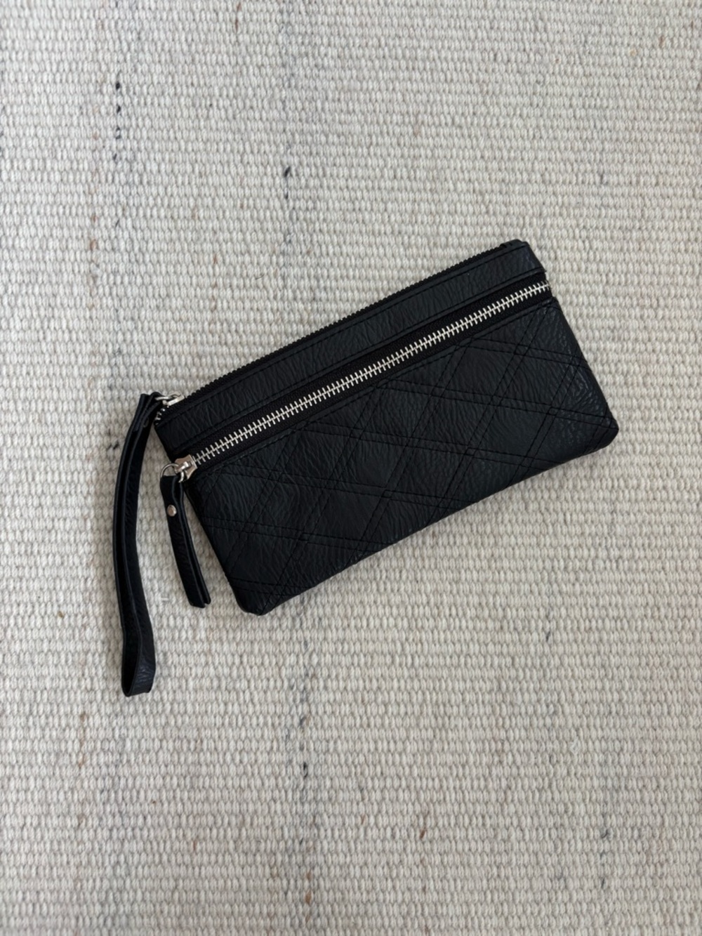 | NWOT | Quilted Black Zippered Wristlet Purse